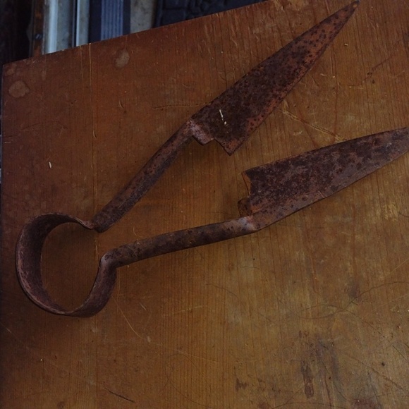 Antique Metal Hand Shears - Picture 2 of 4